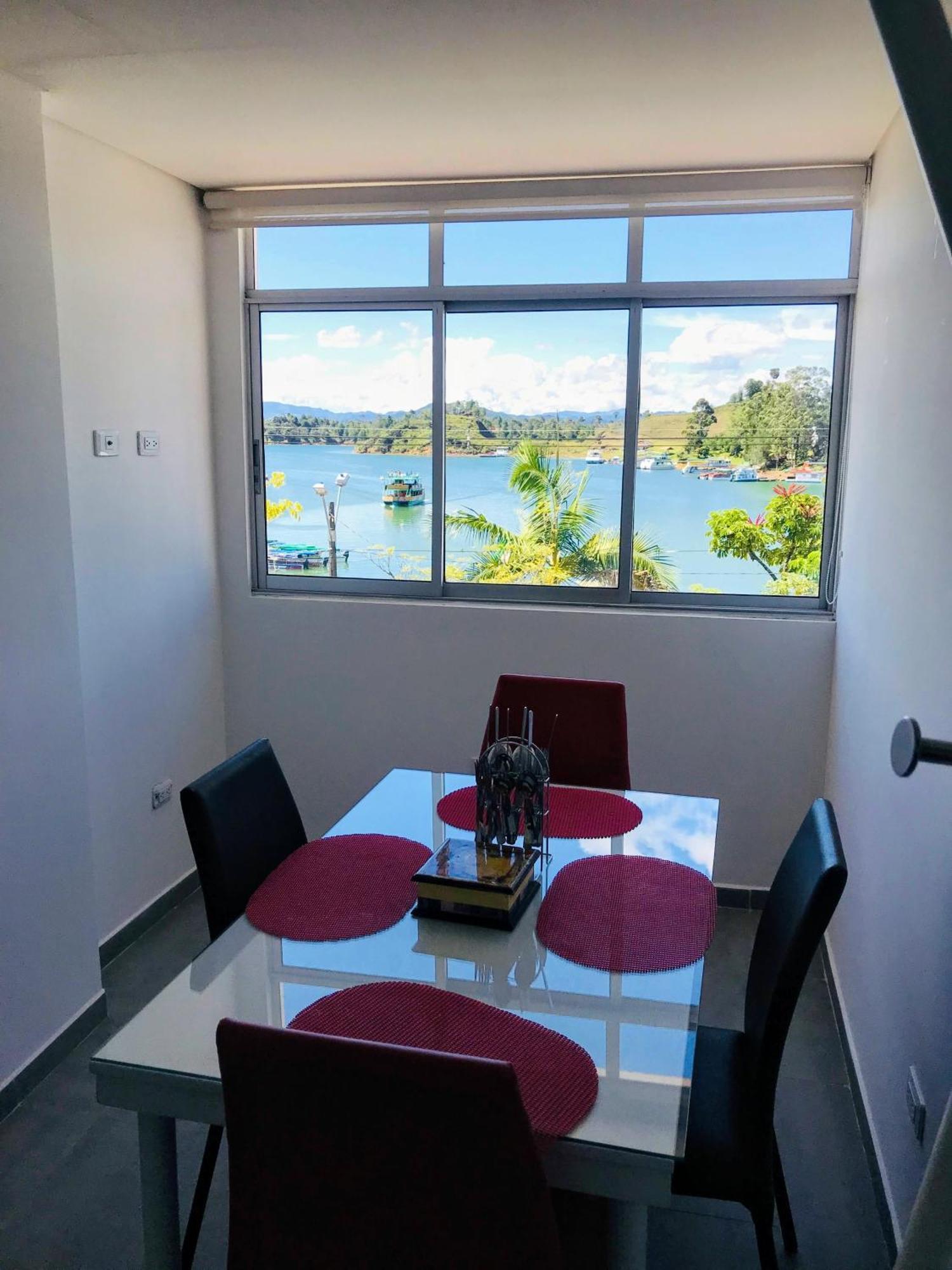 Aptos Vista Al Embalse, Frente Al Lago, Restaurantes, Bares Guatape Room photo