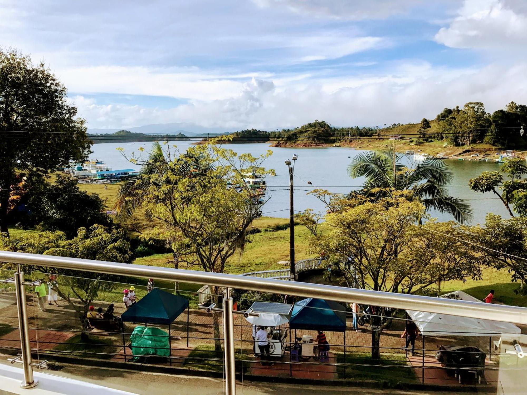 Aptos Vista Al Embalse, Frente Al Lago, Restaurantes, Bares Guatape Room photo